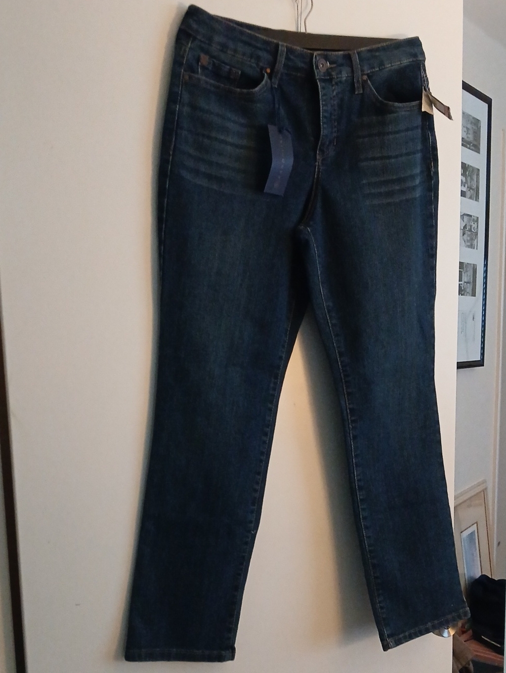 NWT Bandolino "Mandie" Straight-Leg Jeans.